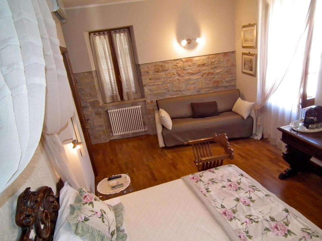 Brizi Assisi